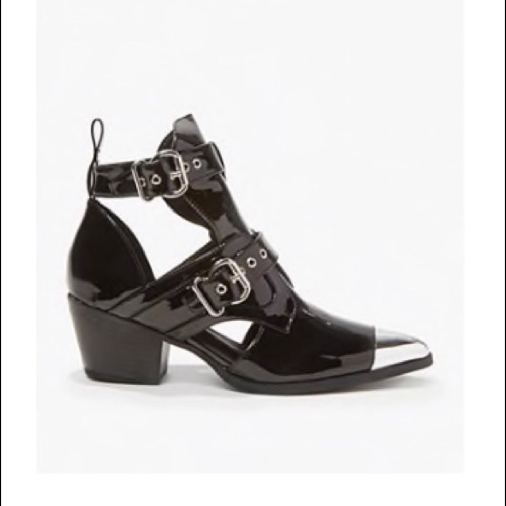 *SOLD* Black Buckle Accent Booties